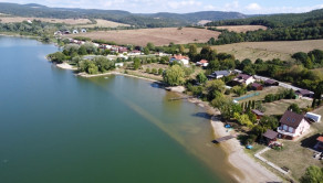 Rekreačný dom priamo na brehu vodnej nádrže Teplý Vrch s vlastným mólom a bazénom - fotografia 2