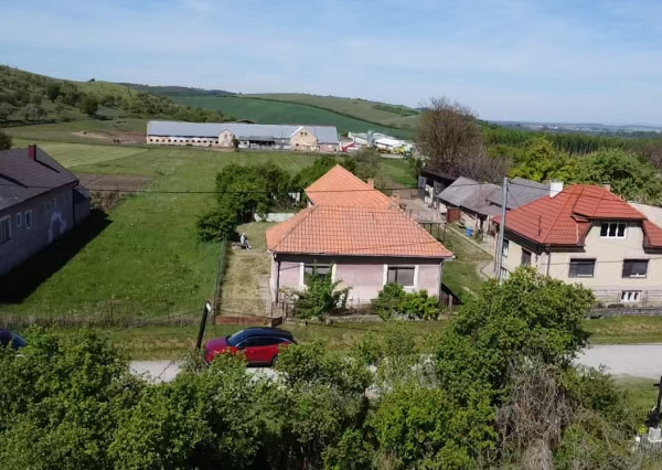 Tradičný rodinný dom s veľkým pozemkom