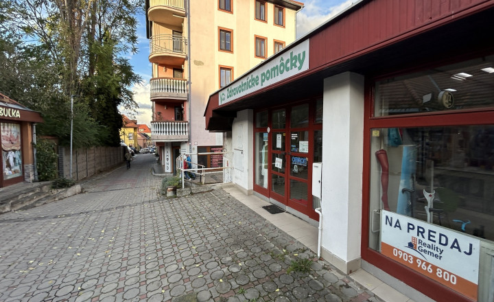 LUKRATÍVNA  POLOHA -  OBCHODNĚ PRIESTORY V LUČENCI - fotografia 1