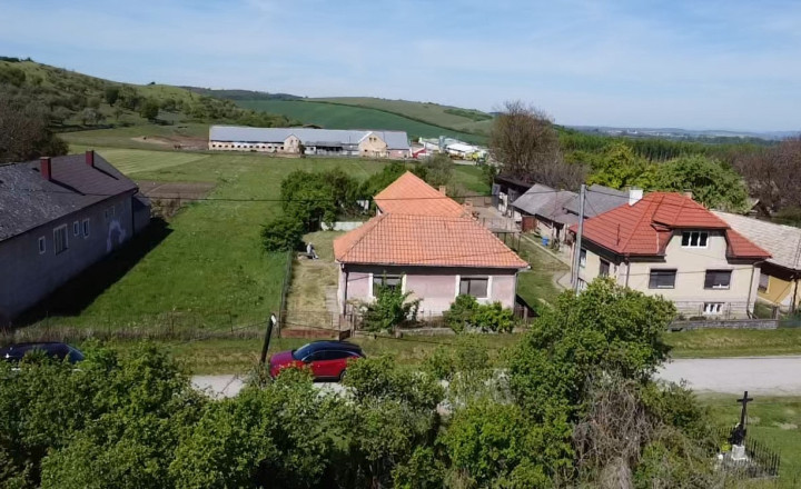 Tradičný rodinný dom s veľkým pozemkom