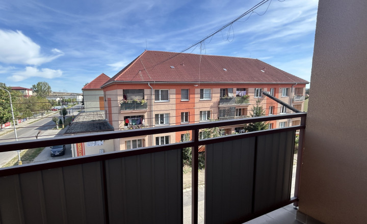 2 - izbový byt Školská s loggiou - vrátane zariadenia - fotografia 10