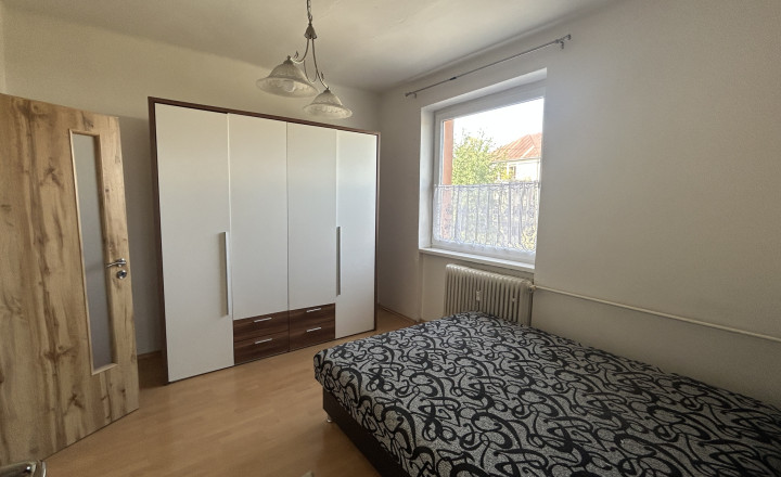 2 - izbový byt Školská s loggiou - vrátane zariadenia - fotografia 3