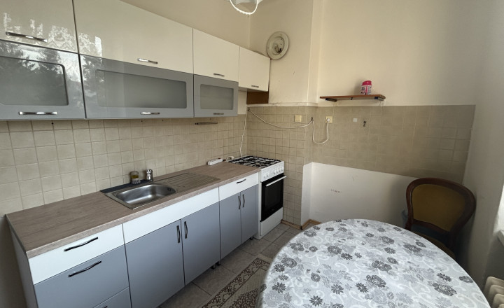 2 - izbový byt Školská s loggiou - vrátane zariadenia - fotografia 1