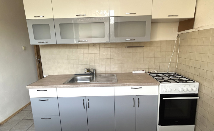 2 - izbový byt Školská s loggiou - vrátane zariadenia